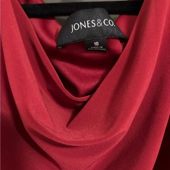 Jones & Co Ruched Dress - Picture 2 of 4